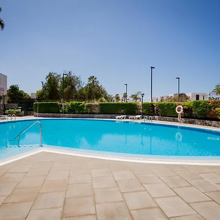 Cerca De La Playa Y Jardin アパート *