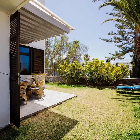 Cerca De La Playa Y Jardin アパート *