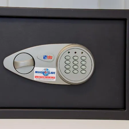 Cerca De La Playa Y Jardin *