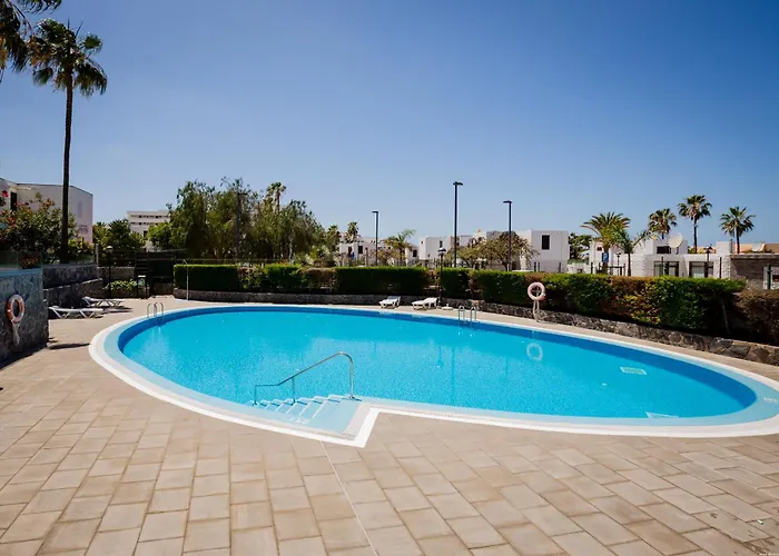 Cerca De La Playa Y Jardin *