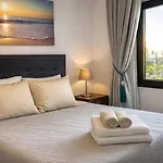 Cerca De La Playa Y Jardin