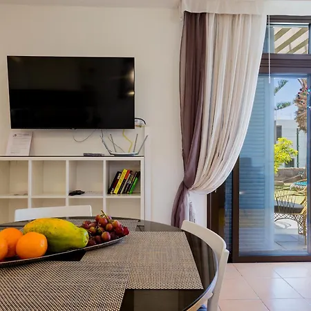 Cerca De La Playa Y Jardin *