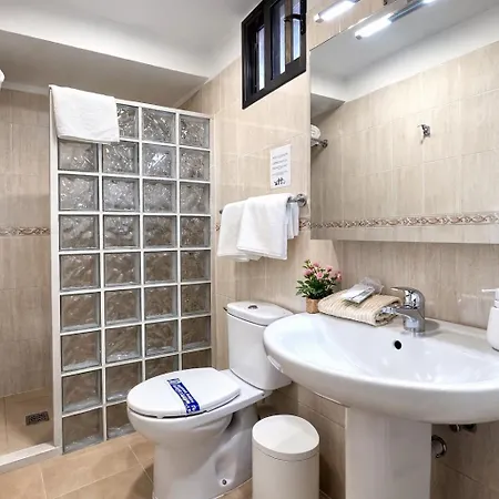 Cerca De La Playa Y Jardin Lägenhet