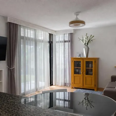 Cerca De La Playa Y Jardin