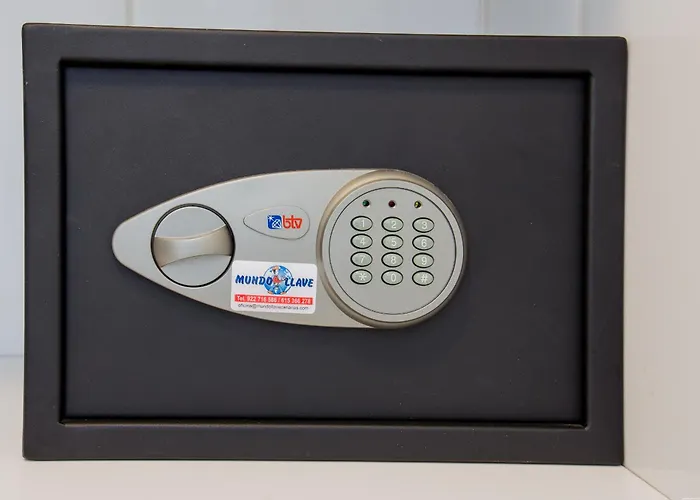 Cerca De La Playa Y Jardin *