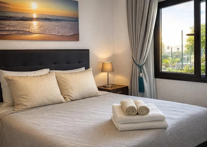 Cerca De La Playa Y Jardin